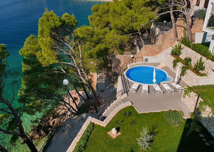 폴리나 아파트 *