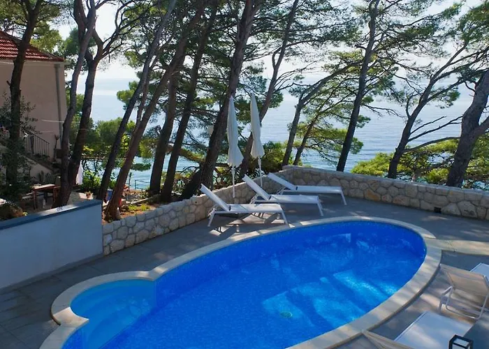 폴리나 아파트 *